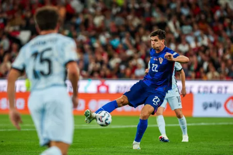 epa11588287 Igor Matanovic of Croatia in action during the UEFA Nations League group A soccer match between Portugal and Croatia, in Lisbon, Portugal, 05 September 2024. EPA/JOSE SENA GOULAO