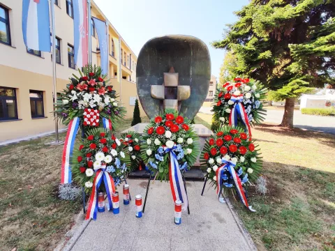 SLATINA, Spomenik poginulim hrvatskim braniteljima, 06.09.2024., snimio Petar Žarković