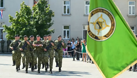 Požega, 30.08.2024. - Predsjednik Republike i vrhovni zapovjednik Oružanih snaga RH Zoran Milanović sudjelovao je na svečanoj prisezi 43. naraštaja ročnih vojnika na dragovoljnom vojnom osposobljavanju u Vojarni 123. brigade HV-a na kojoj je održao prigodni govor. foto HINA/ Ured predsjednika Republike Hrvatske/ Dario Andrišek/ ml