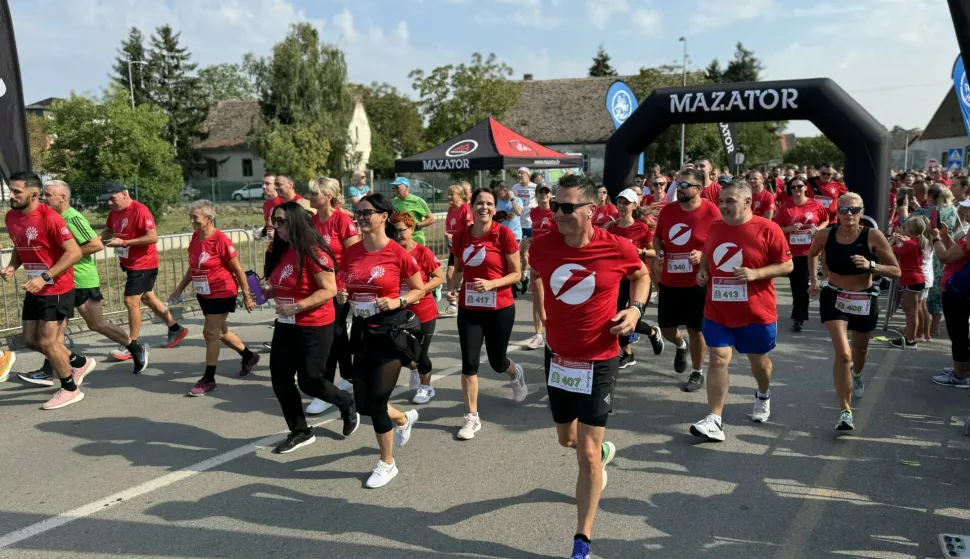 Slavonski Brod, 07.09.2024. - Više od tisuću trkača sudjelovalo je na donacijskoj utrci "Znanjem i prevencijom do zdravlja" koju organizira Liga protiv raka Brodsko-posavske županije i Ultramaraton klub Mazator. Donacijska sredstva namijenjena su onkološkom odjelu slavonskobrodske Opće bolinice. foto HINA/Irena VUKAS ÇUFALAR/ tm