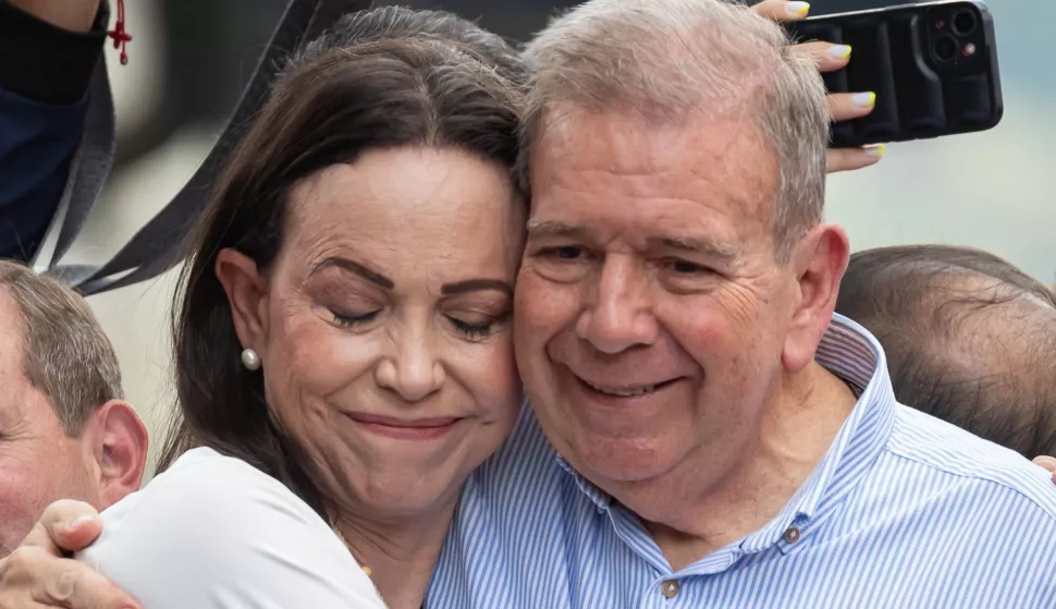 epa11592821 (FILE) - Venezuelan opposition leader Maria Corina Machado (L) hugs Venezuelan presidential candidate Edmundo Gonzalez Urrutia (R) at a rally in Caracas, Venezuela, 30 July 2024 (reissued 08 September 2024). Edmundo Gonzalez has left the country and is seeking asylum in Spain, Venezuela's Vice President Delcy Rodriguez said on social media on 07 September 2024. Venezuela is in a political crisis since President Maduro was declared the winner of the elections on 28 July, which are the subject of allegations of fraud. EPA/RONALD PENA R