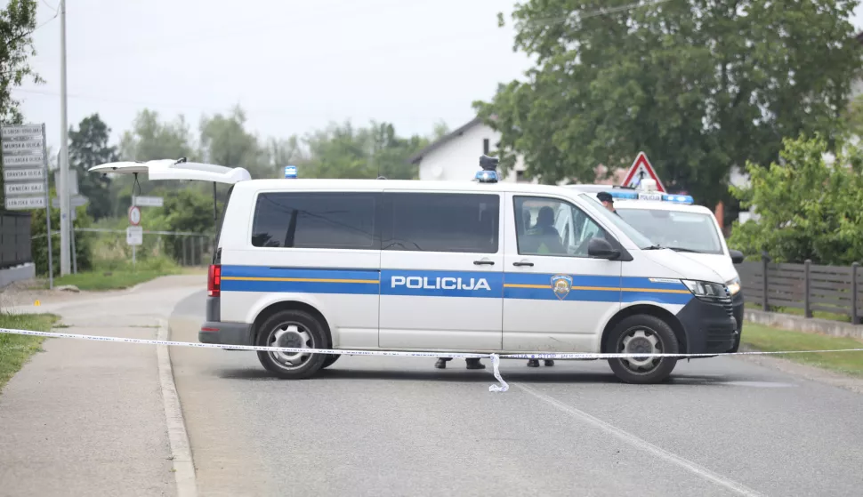 U prometnoj nesreći u kojoj je sudjelovalo teretno vozilo, a koja se oko 12:05 sati dogodila u Rugvičkoj ulici u Dugom Selu, poginulo je dijete. Očevid je u tijeku. Photo: Emica Elvedji/PIXSELL