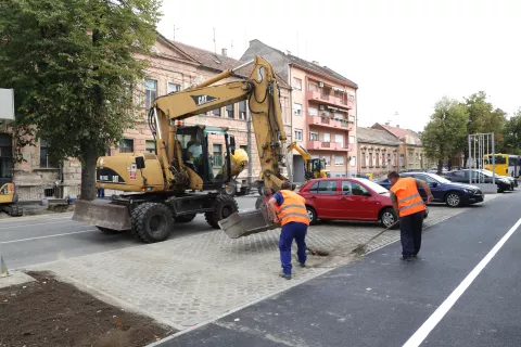 Osiiejk, 10. 09. 2024., Gundulićeva ulica - Radićeva ulica, križanje, radovi, završni radovi, rekonstrukcija, vodoopskrbna mreža, završno uređenje parkiralištaSNIMIO BRUNO JOBST