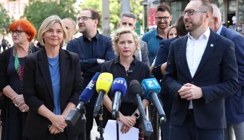 Zagreb, 10.09.2024 - Predstavljanje kandidature predstavnice Možemo!, Ivane Kekin, za kandidatkinju stranke na predstojećim izborima za predsjednicu Republike Hrvatske. Na fotografiji Sandra Benčić, Ivana Kekin, Tomislav Toma&scaron;ević.foto HINA/ Denis CERIĆ /dc