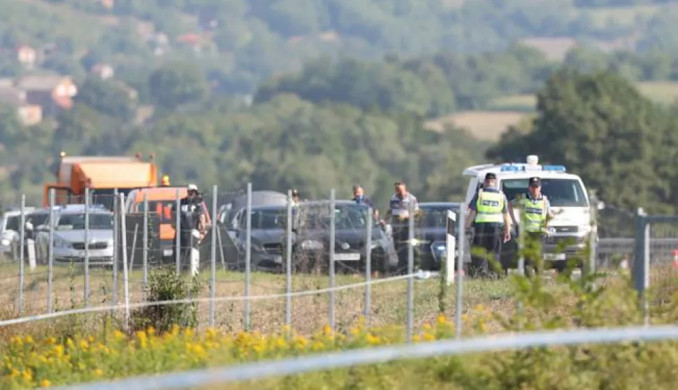 Varaћdin, 06.08.2022 - Viљe osoba poginulo je, a veжi je broj teљko ozlijeрen u prometnoj nesreжi koja se oko 5,40 sati dogodila na autocesti A4 u smjeru Zagreba, izmeрu mjesta Jarek Bisaљki i Podvorec, kada je s kolnika sletio autobusa poljskih nacionalnih registarskih oznaka, izvijestila je policija. foto HINA/ Damir SENИAR/ik