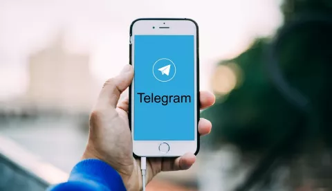 aplikacija telegram mobitel ilustracija