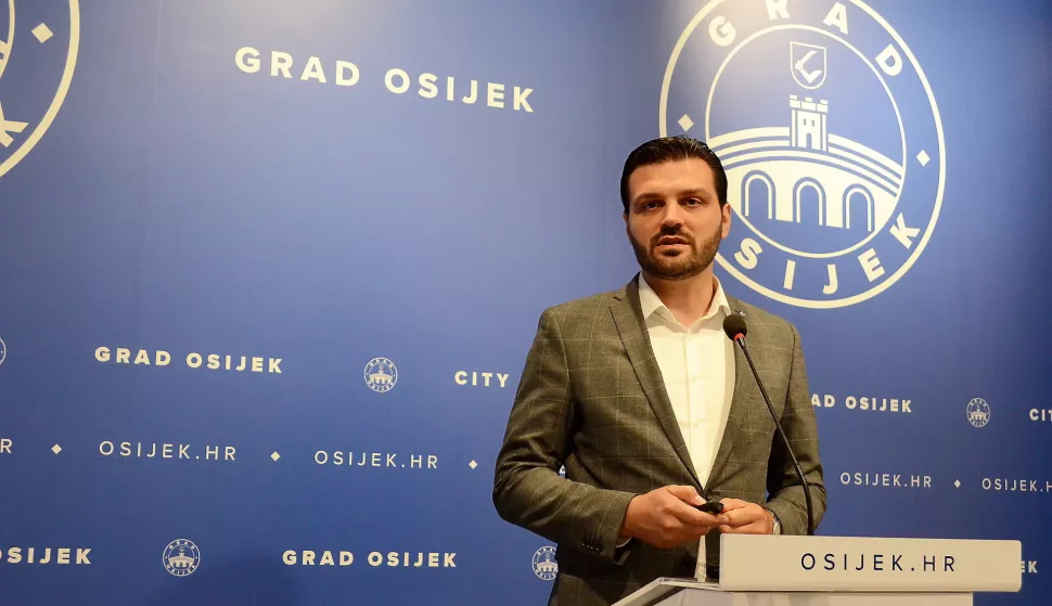 osijek, 13 lipnja 2023, 12,00 sati, tvrđa, gradsko poglavarstvo, dragan vulin, komarci, press snimio zdenko pušić