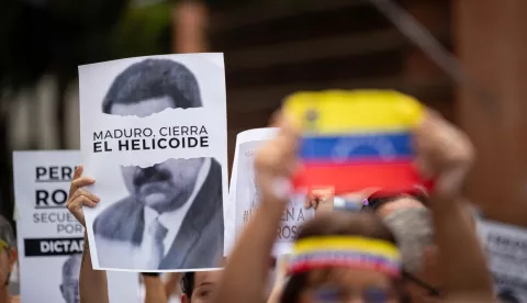 epa11599466 A man holds a sign with the image of Venezuelan President Nicolás Maduro and text that reads: 'Maduro, close the (Centro Penitenciario El Helicoide)' during a protest by the families of political prisoners in Venezuela demanding their release; in Caracas, Venezuela, 11 September 2024. EPA/RONALD PENA R