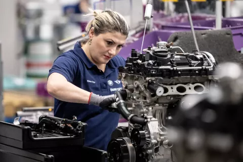 epa10578826 A worker assembles an engine at the engine assembly at the Bayerische Motoren Werke AG (BMW) AG Group factory in Steyr, Austria, 18 April 2023. BMW plans to produce more than 600,000 electric motors by 2025 and invests one billion euro by 2030 in a new plant for electric motors at the factory in Steyr. EPA/CHRISTIAN BRUNA