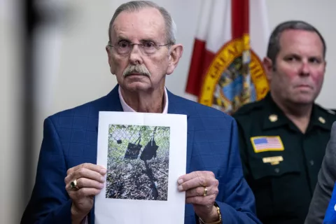 epa11606772 West Palm Beach Sheriff Task Force Contact Sheriff Ric L. Bradshaw shows a picture of an AK-style rifle with a scope, and bags found by the Secret Service at the Trump International Golf Club in in West Palm Beach, Florida, USA on 15 September 2024. According to the FBI, they are following an investigation of what appears to be an attempted assassination of Former President Donald Trump. Palm Beach County Sheriff Ric Bradshaw said the US Secret Service agents found a man pointing an AK-style rifle with a scope into the club as Trump was on the course. EPA/CRISTOBAL HERRERA-ULASHKEVICH