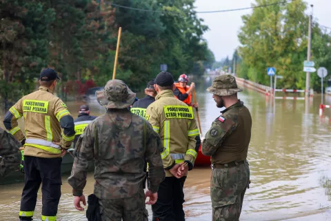 epa11609390 State Fire Service members work at flooded areas in Czechowice-Dziedzice, south Poland, 17 September 2024. Polish Prime Minister Donald Tusk announced a state of natural disaster after at least four people died due to the flooding in southern Poland. EPA/Michal Meissner POLAND OUT