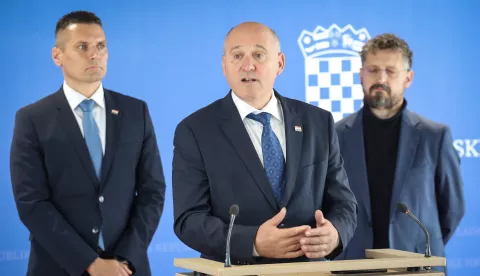 Zagreb, 17.09.2024. U organizaciji potpredsjednika Vlade i ministra prostornog uređenja, graditeljstva i državne imovine Branka Bačića i Ministarstva graditeljstva održala se sjednica Stručnog savjeta za obnovu. Izjava ministra Branka Bačića nakon sjednice.foto HINA/ Admir BULJUBA&Scaron;IĆ/ abu