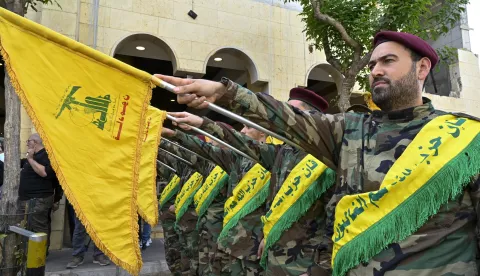 epa11591597 Hezbollah fighters take the oath during the memorial ceremony to mark the 40th day since the death of Hezbollah senior commander Fuad Shukr, in Beirut, Lebanon, 07 September 2024. Shukr was killed in an Israeli strike on 30 July in the Haret Hreik neighborhood of Beirut. EPA/WAEL HAMZEH