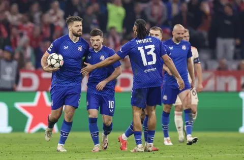 Muenchen, 17.09.2024. - Susret 1. kola nogometne Lige prvaka Bayern Muenchen - GNK Dinamo Zagreb na Allianz Areni u Muenchenu. Na slici igrači Dinama slave zgoditak koji je postigao Bruno Petković.foto HINA/ Damir SENČAR/ ds