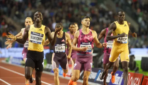 epa11604783 Emmanuel Wanyonyi (L) of Kenya in action to win the men's 800m race during the World Athletics Diamond League Finals, at the Memorial Van Damme in Brussels, Belgium, 14 September 2024. EPA/OLIVIER HOSLET