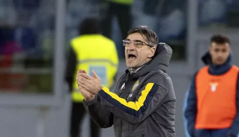 epa08196101 Verona's head coach Ivan Juric reacts during the Italian Serie A soccer match between SS Lazio and Hellas Verona at Olimpico Stadium in Rome, Italy 05 February 2020. EPA/MAURIZIO BRAMBATTI