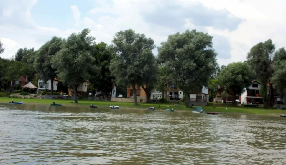 Vikend naselje Zeleni otok na Dunavu kod Batine najveće je baranjsko vikend naselje