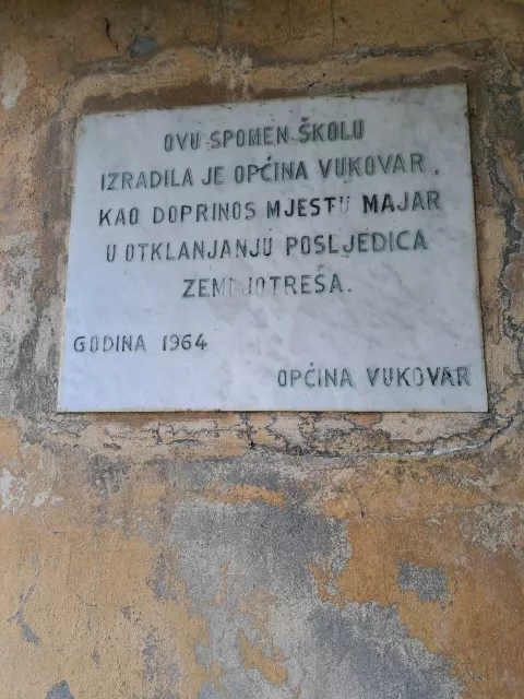 ĐAKOVŠTINA - MAJAR - područnu školu u Majaru gradila – bivša Općina Vukovar, i to poslije potresa, 1964. godine.