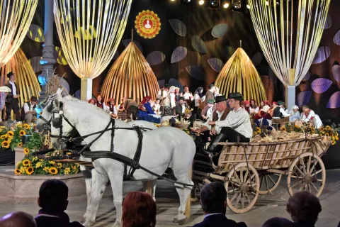 slavonija...Vinkovci...20.09.2024.59. Vinkovačke jeseni; Trg bana Josipa Šokčevića; program otvorenja 59. Vinkovačkih jeseni; Predsjednik Hrvatskoga sabora Gordan Jandroković otvorio 59. Vinkovačke jeseni;foto Gordan Panić