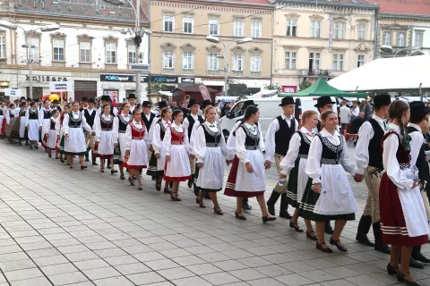 Osijek, 21. 09. 2024., Trg A. Starčevića, Dan Mađara, gastronomija, nošnje, mimohod, KUD-oviSNIMIO BRUNO JOBST