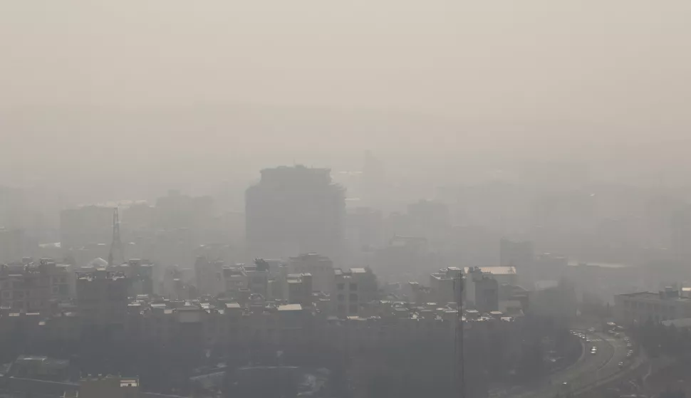 epa10386218 Smog obscures the skyline in Tehran, Iran, 02 January 2023. According to the Iranian meteorology organization the country's capital Tehran is in a red warning zone, prompting the Iranian government to announce a closure of schools and universities for two days while implementing stricter rules for traffic zones and insisting that elderly and sick people stay indoors. EPA/ABEDIN TAHERKENAREH