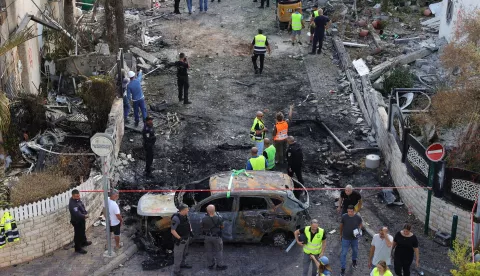 epa11618482 Israeli emergency teams work at the scene of a missile strike on a residential neighbourhood in Kiryat Bialik, northern Israel, 22 September 2024. The Israeli military said that about 85 projectiles were identified crossing from Lebanon into several areas in northern Israel on 22 September. Some of the shells were intercepted, and fallen projectiles were located in Kiryat Bialik, Tsur Shalom and Moreshet, igniting fires in the area, the statement added. Following the attack on northern Israel the Israel Defense Forces (IDF) said it conducted strikes against Hezbollah targets in Lebanon. EPA/ABIR SULTAN