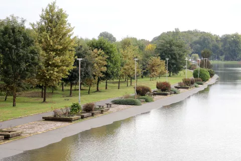 Osijek, 25. 09. 2024., Drava, rijeka Drava, Drava - vodeni val, Drava - šetnica, šetnica, promenadaSNIMIO BRUNO JOBST