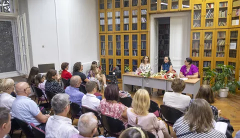 U prepunoj Gradskoj i sveučili&scaron;noj knjižnici, predstavljena je prva knjiga Slavice Cvitanu&scaron;ić "Možda sutra"