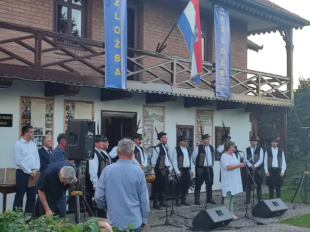 Otvorenje izložbe uz Sinđirsnimila Marija Le&scaron;ić Omerović