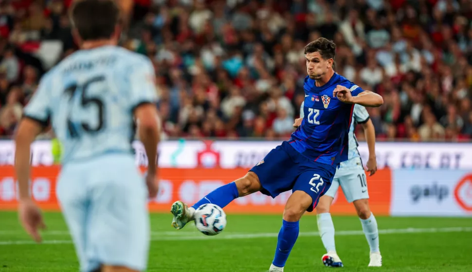 epa11588287 Igor Matanovic of Croatia in action during the UEFA Nations League group A soccer match between Portugal and Croatia, in Lisbon, Portugal, 05 September 2024. EPA/JOSE SENA GOULAO