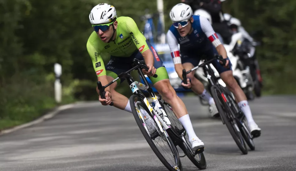 epa11632284 Tadej Pogacar (L) of Slovenia and Pavel Sivakov of France (R) compete in the Men Elite Road Race at the 2024 UCI Road and Para-cycling Road World Championships in Zurich, Switzerland, 29 September 2024. EPA/TIL BUERGY