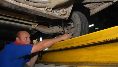 Osijek: 16.07.2010Akcija prometne policije PU OSB i stenice za tehnički pregled vozila, isključivanje tehnički neispravnih vozila iz prometaSnimio: Josip Šeri