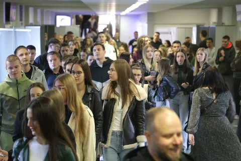 Osijek, 01. 10. 2024., EFOS, brucoši, studenti, student, studentica, početak akademske godine 24/25, obilazak fakulteta, reportažaSNIMIO BRUNO JOBST