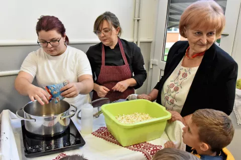 Slavonija...Vinkovci...01.10.2024.Srednja strukovna škola; održan 4. Tradicijski sokak; foto Gordan Panić