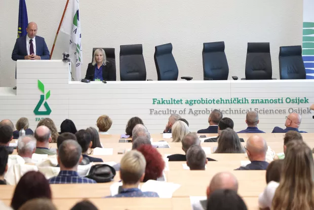 Osijek, 02. 10. 2024., FAZOS, 13. Međunarodni simpozij, Kopački rit jučer-danas-sutra, potpisivanje sporazuma JU PP Kopački rit-OBŽ-Sveučili&scaron;te J.J. Strossmayera u Osijeku, SNIMIO BRUNO JOBST