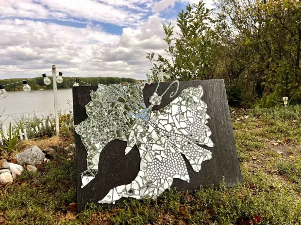 VUKOVAR - NEOBIČNA ART IZLOŽBA U - VLASTITOM DVORI&Scaron;TUIgra leptira by Darija: Izma&scaron;tani limited editionDARIJA MATKOVIĆ (52)LISTOPAD 2024.