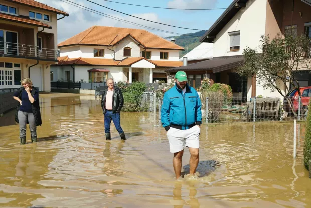 Kiseljak, 04.10.2024. - Prema informacijama Službe za civilnu za&scaron;titu, na području Kiseljaka situacija se trenutno smiruje, a sve raspoložive snage su na terenu. foto HINA/ FENA/ Almir RAZIĆ/ tm