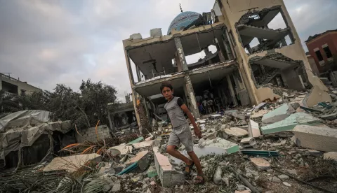 epa11644753 Palestinians inspect the rubble of the destroyed Al Aqsa Martyrs Mosque following an Israeli airstrike in Deir Al Balah, central Gaza Strip, 06 October 2024. According to the Palestinian Ministry of Health in Gaza, at least 18 Palestinians were killed in an Israeli airstrike in Deir Al Balah on 06 October. More than 41,800 Palestinians and over 1,400 Israelis have been killed, according to the Palestinian Health Ministry and the Israel Defense Forces (IDF), since Hamas militants launched an attack against Israel from the Gaza Strip on 07 October 2023, and the Israeli operations in Gaza and the West Bank which followed it. EPA/MOHAMMED SABER