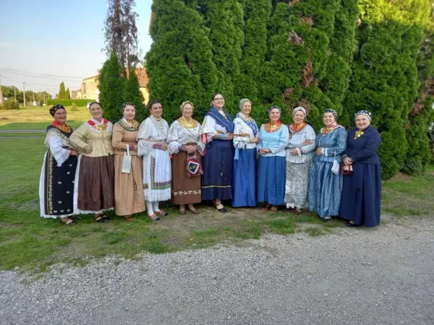 Ženska pjevačka skupina "&Scaron;okice" (udruga "&Scaron;okačka grana", OsijekUstupljena fotografija