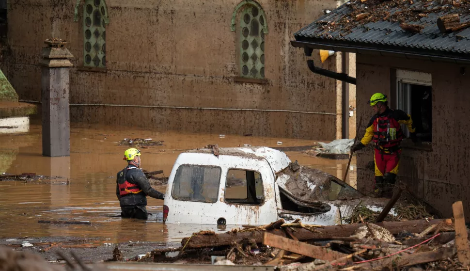 epa11643062 Relief and rescue workers asses the damage caused by the flash floods in Donja Jablanica, Bosnia and Herzegovina, 05 October 2024. Central and southern parts of Bosnia and Herzegovina were hit by a severe rainstorm on 03 October 2024, which caused widespread flooding, closing roads, cutting electricity, and disrupting telecom signals. Rescue services in Jablanica and Kiseljak reported several people missing and called for army assistance, as access to Jablanica was completely blocked due to road and rail closures. 19 fatalities due to the flash floods have been confirmed so far by the regional government of Hercegovacko-Neretvanska county. EPA/NIDAL SALJIC