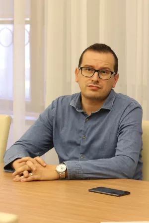 Osijek, 08. 10. 2024, Strossmayerova ulica. Caritasov centar za prihvat beskućnika. Dan beskućnika, Voditelj Centra Mi&scaron;o Lukačević,snimio GOJKO MITIĆ