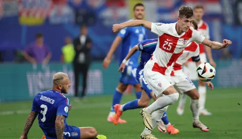 Leipzig, 24.06.2024. - Utakmica 3. kola skupine B na EURU nogometaša Hrvatska - Italija. Na fotografiji Frederico Dimarco, Luka Sučić.foto HINA/ Damir SENČAR/ abu