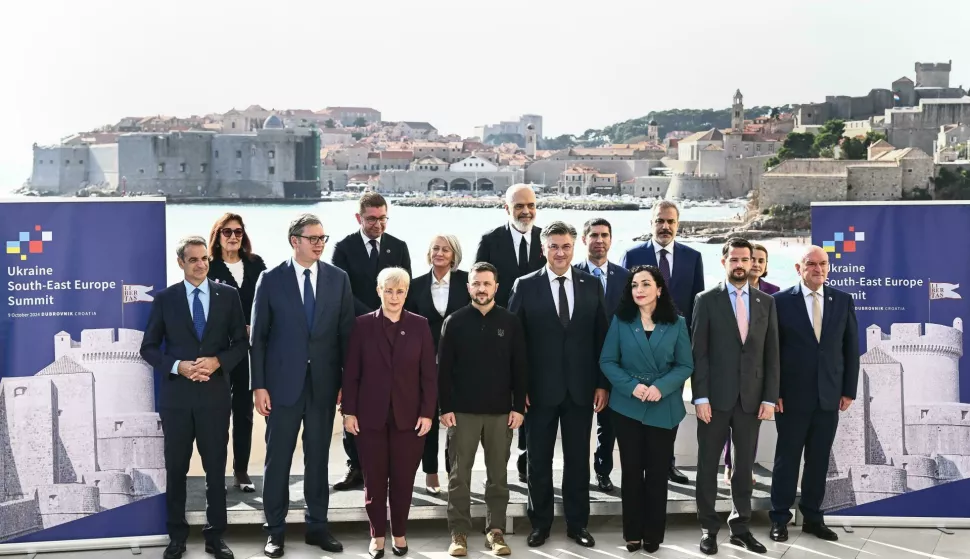 09.10.2024., Dubrovnik, Predsjednik Vlade Republike Hrvatske Andrej Plenkovic i predsjednik Ukrajine Volodimir Zelenski domacini su 3. sastanka na vrhu Ukrajina – Jugoistocna Europa, koji se odrzava u Dubrovniku. Dolasci predsjednika drzava i vlada. Predsjednik Vlade Andrej Plenkovic i predsjednik Ukrajine Volodimir Zelenski docekali su predsjednike drzava i vlada koje sudjeluju na Summitu. Photo: Marko Lukunic/PIXSELL