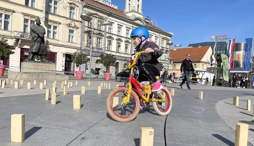 Osijek, 15. 10. 2022, Trg A. Starcevica, sigurna voznja, natjecanje za djecu, organizator Policijski moto klub Osijek, SNIMIO BRUNO JOBST