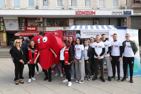 Osijek, 12. 10. 2024., Trg A.Starčevića, Dan srca, NZJZ, Udruga kadirovaskularnih bolesnika, Medicinska Škola OsijekSNIMIO BRUNO JOBST