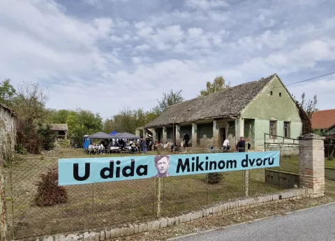 U dida Mikinom dvoru, Duboševica