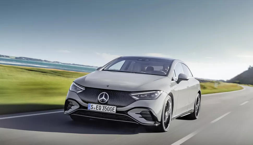 Mercedes-EQ. EQE 350, Edition 1, AMG Line, alpingrau (Stromverbrauch nach WLTP: 19,3-15,7 kWh/100 km; CO2-Emissionen: 0 g/km);Stromverbrauch nach WLTP: 19,3-15,7 kWh/100 km; CO2-Emissionen: 0 g/km*Mercedes-EQ. EQE 350, Edition 1, AMG Line, alpine grey (electrical consumption WLTP: 19,3-15,7 kWh/100 km; CO2 emissions: 0 g/km);Electrical consumption WLTP: 19,3-15,7 kWh/100 km; CO2 emissions: 0 g/km*