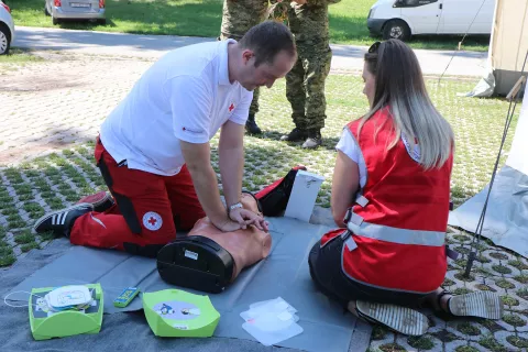 30.06.2018., Osijek - Program obilježavanja Dana osječkih branitelja obilježen je izložbom naoružanja na lijevoj obali Drave. Osim vojske bili su prisutni, vatrogasci, hitna pomoć, policija i crveni križ.Foto: Željko &Scaron;epić/Glas Slavonije