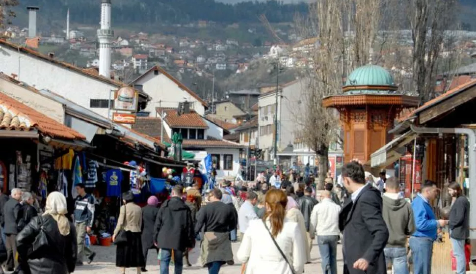 magazin....sarajevo.....29/30.03.2008.vinkovcani u velikom broju pohodili sarajevo, bas carsiju, kupovali, jeli cevape u cevabdjinici kod zelje, imali dernek u hotelu alem, bili na vrelu bosne...foto gordan panic