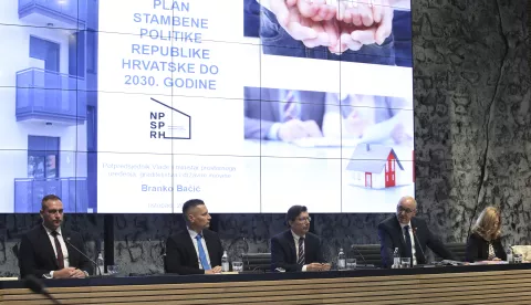 Zagreb, 18.10.2024. - Potpredsjednik Vlade i ministar prostornog uređenja, graditeljstva i državne imovine Branko Bačić na konferenciji za medije predstavio je Nacionalni plan stambene politike Republike Hrvatske do 2030. godine. foto HINA/ Lana SLIVAR DOMINIĆ/ lsd